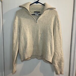 North face quarter zip women’s sweater size M